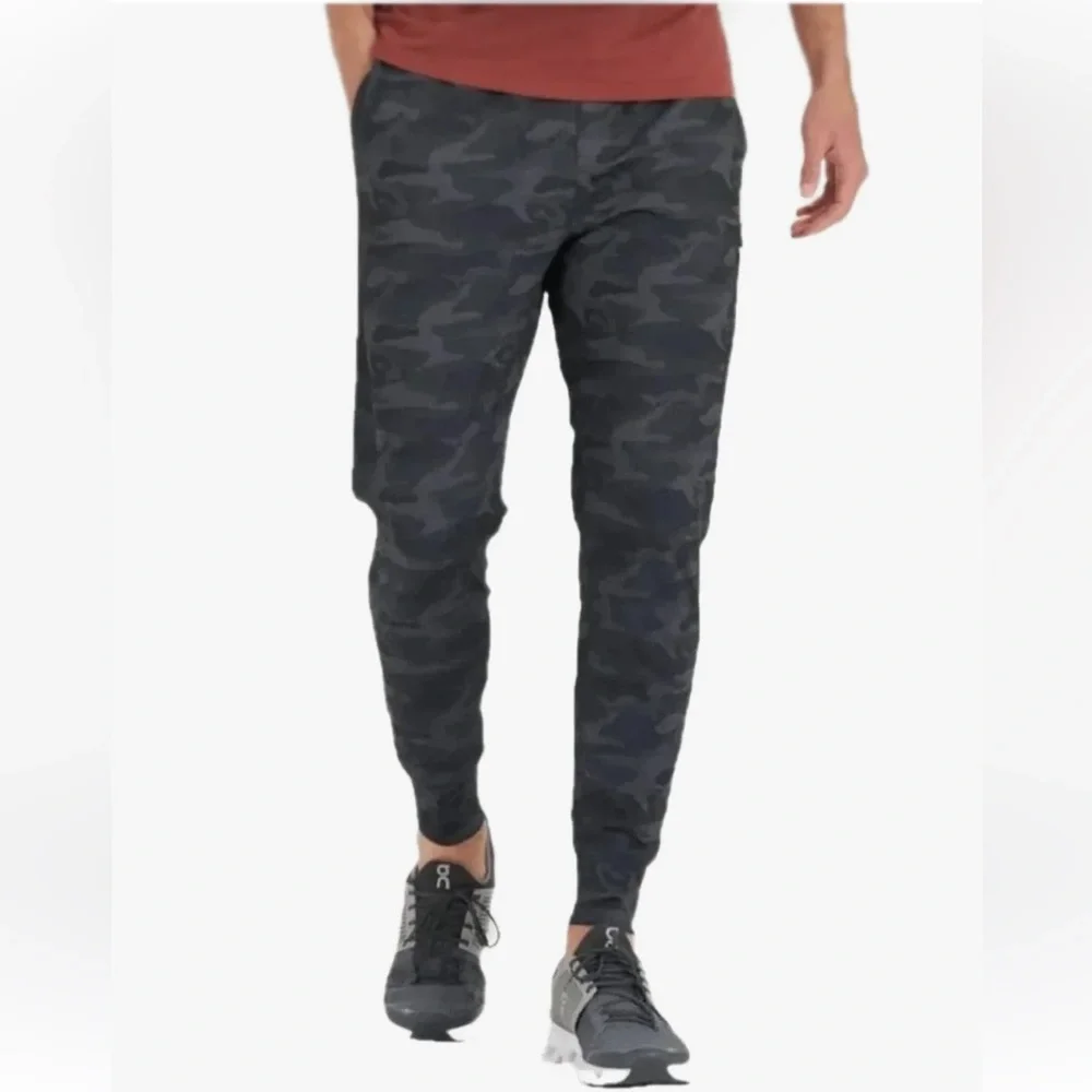 Vuori Men's Sunday Performance Jogger - Picture 1 of 12